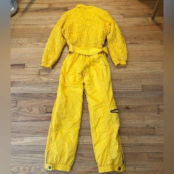 Vintage Women's yellow SKEA ski suit - Picture 3 of 9